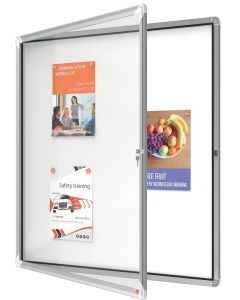 Vitrine Extérieur Affichage 12 feuilles A4 - Magnétique NOBO exemple porte ouverte